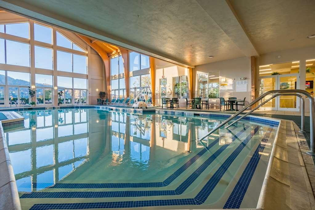 Vacation Village In The Berkshires 핸콕 시설 사진 The indoor pool at the Grand Sierra Resort