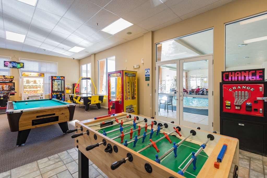 Vacation Village In The Berkshires 핸콕 시설 사진 The game room at the Student Life Center