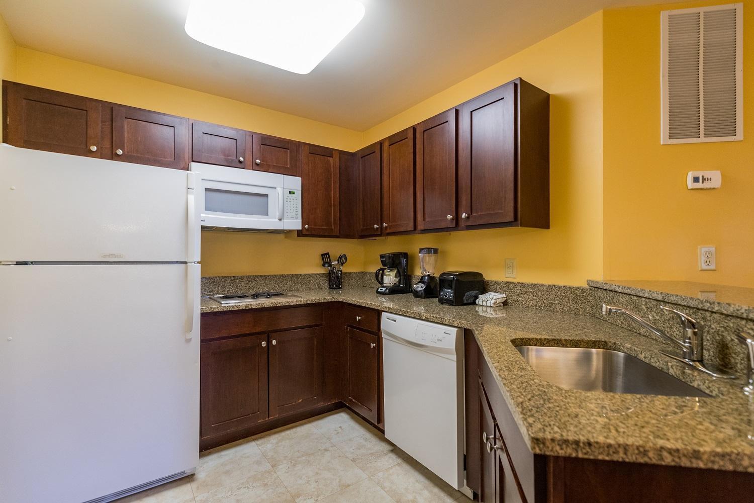 Vacation Village In The Berkshires 핸콕 객실 사진 A typical kitchen in a Residence Inn