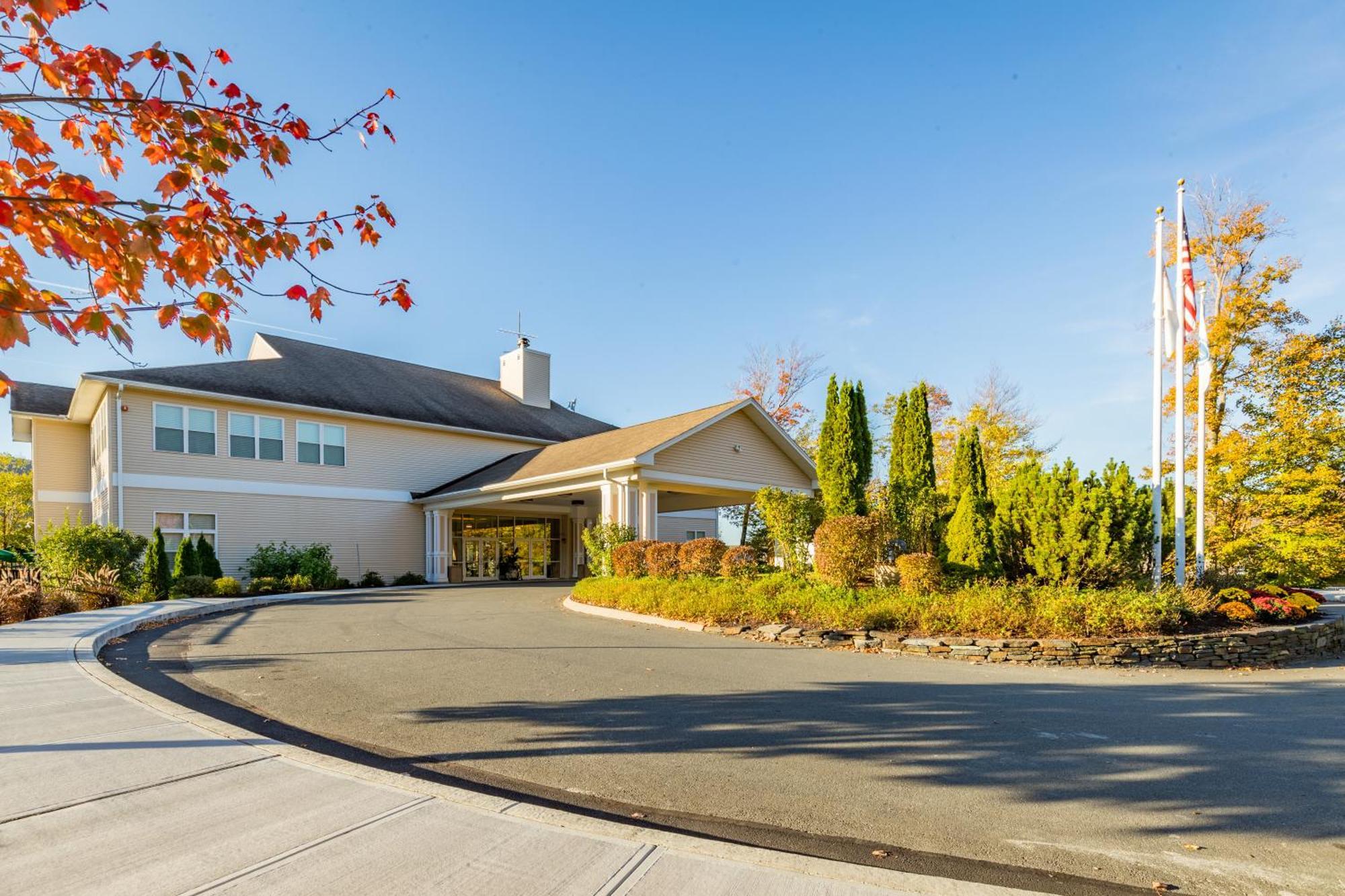 Vacation Village In The Berkshires 핸콕 외부 사진 The entrance to the Ramada Inn in 2014