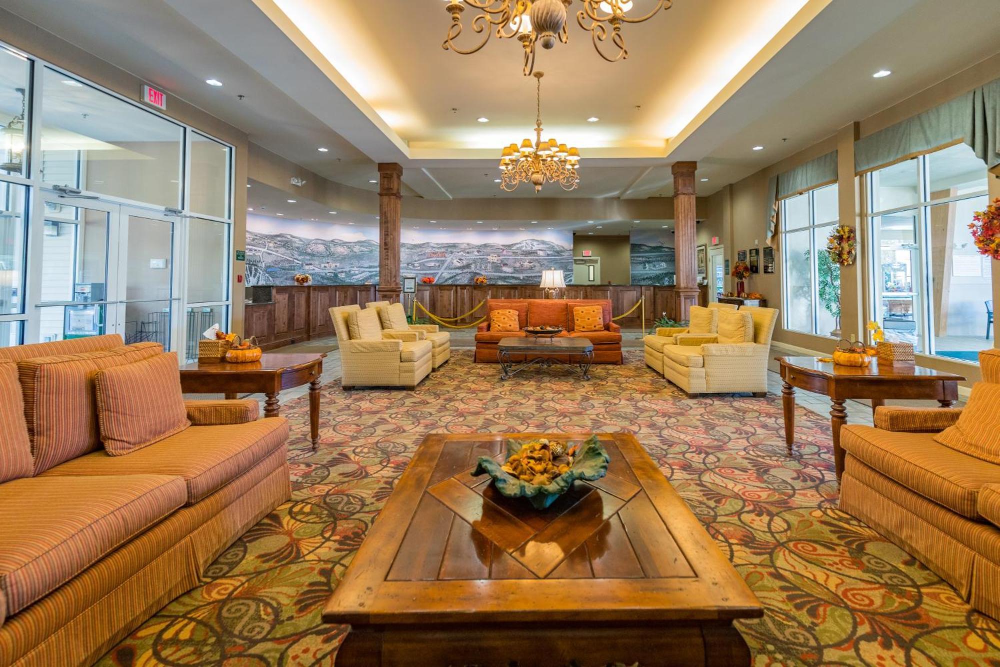 Vacation Village In The Berkshires 핸콕 외부 사진 The lobby of the Hilton San Diego Bayfront