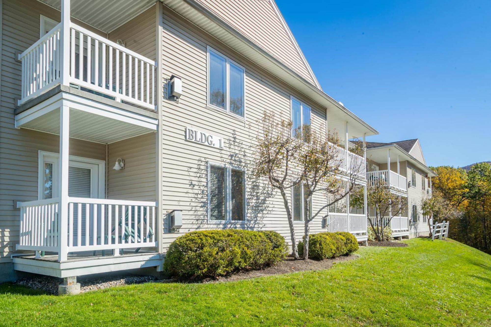 Vacation Village In The Berkshires 핸콕 외부 사진 The Village at Riverview