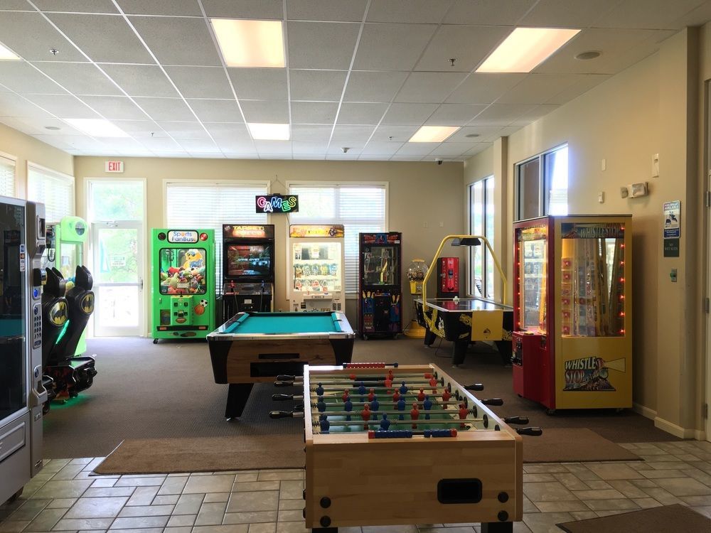 Vacation Village In The Berkshires 핸콕 외부 사진 The game room at the Student Union