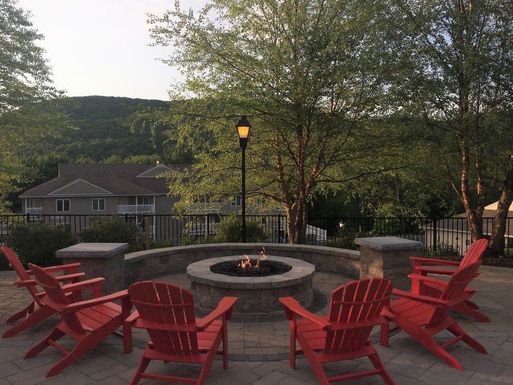 Vacation Village In The Berkshires 핸콕 외부 사진 The fire pit at the main lodge