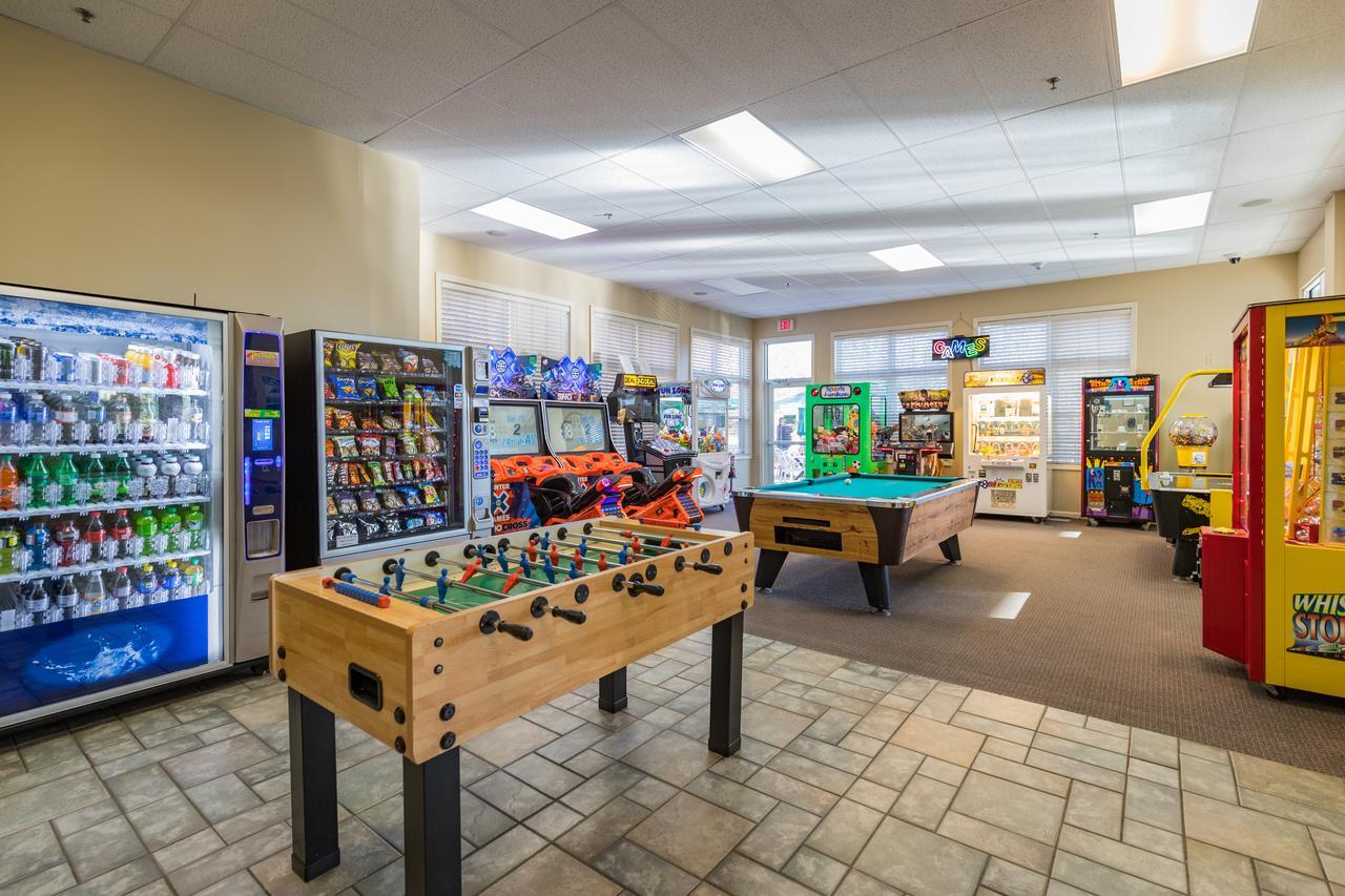 Vacation Village In The Berkshires 핸콕 외부 사진 The game room at the station