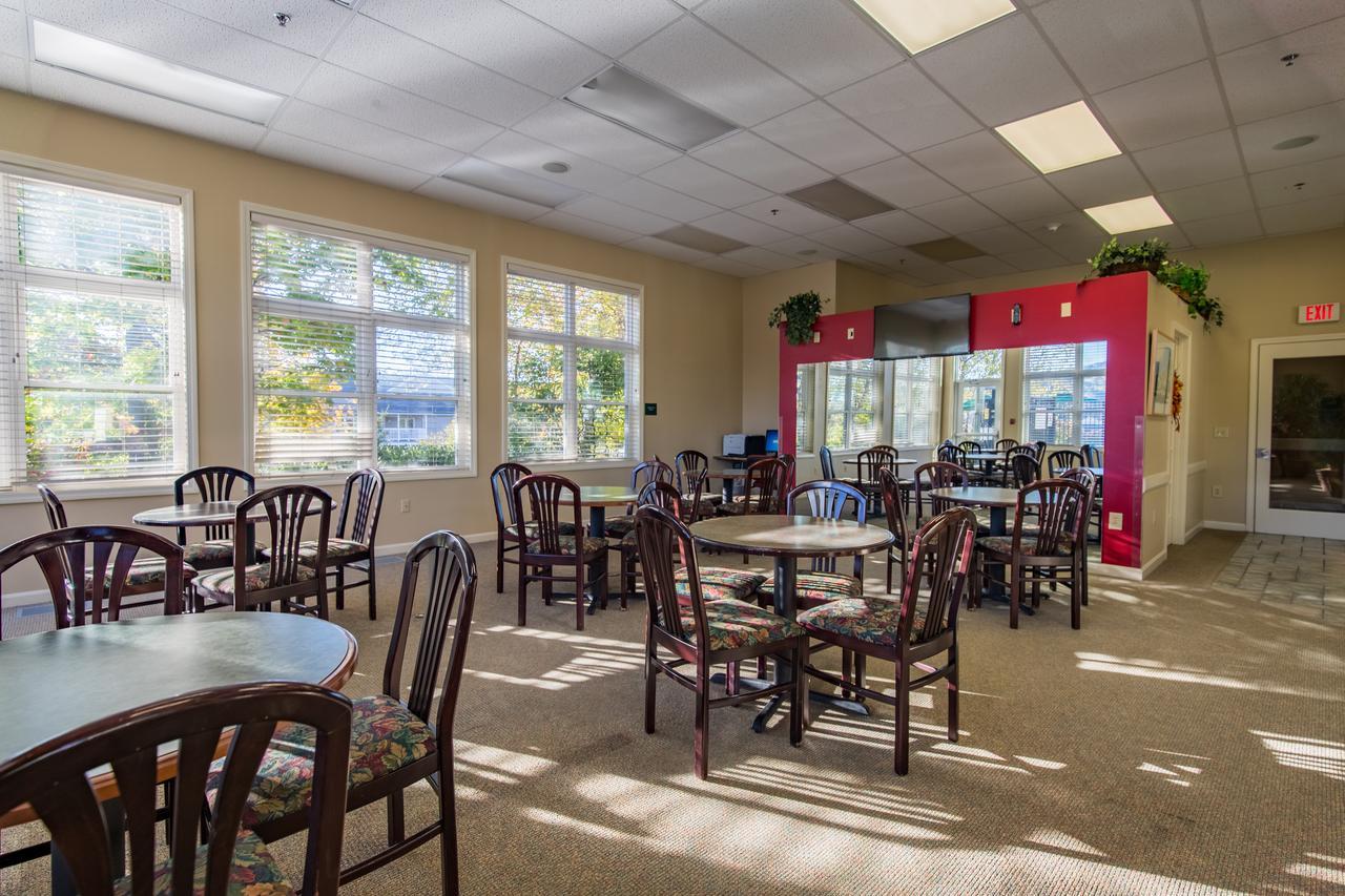 Vacation Village In The Berkshires 핸콕 외부 사진 The dining room at the senior center