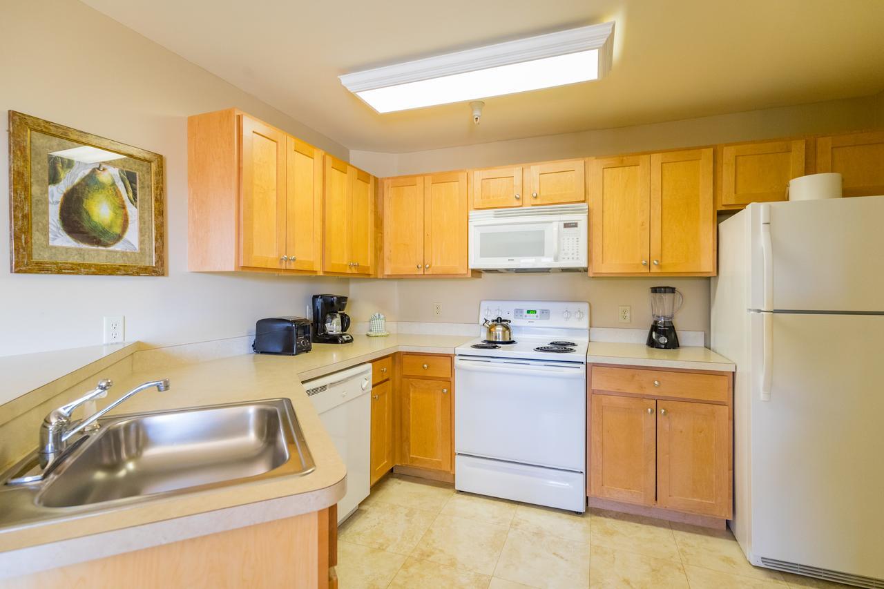 Vacation Village In The Berkshires 핸콕 외부 사진 A typical kitchen in a condominium
