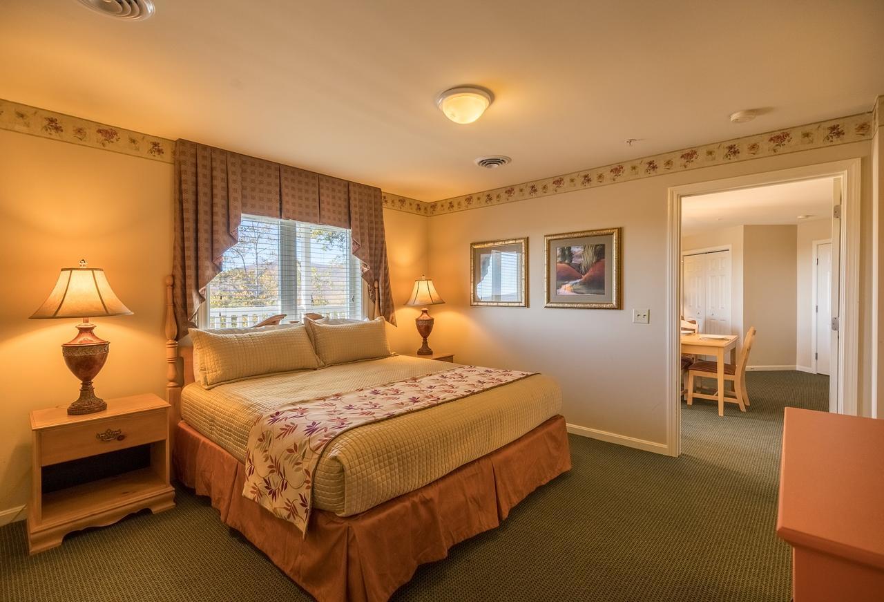 Vacation Village In The Berkshires 핸콕 외부 사진 A bedroom at the Grandview Lodge