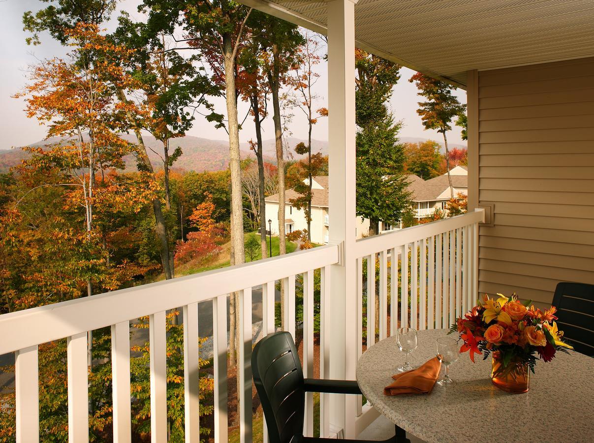 Vacation Village In The Berkshires 핸콕 외부 사진 A typical balcony at the Inn at the Opera House