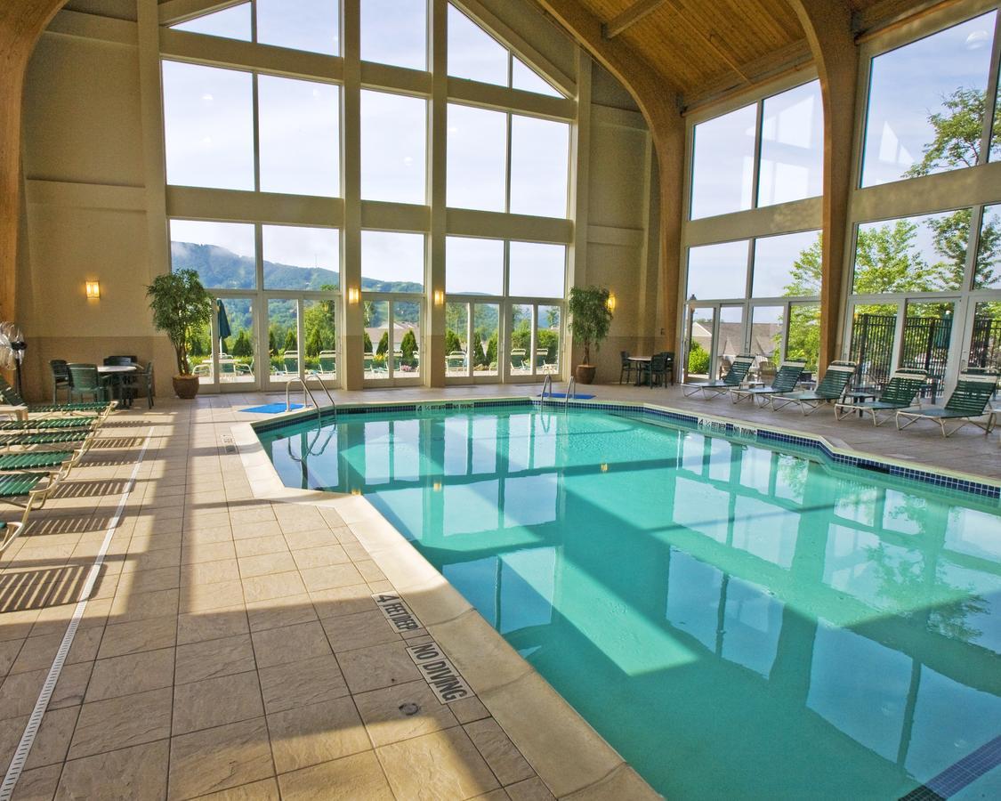Vacation Village In The Berkshires 핸콕 외부 사진 The indoor pool at the Grand Summit Hotel