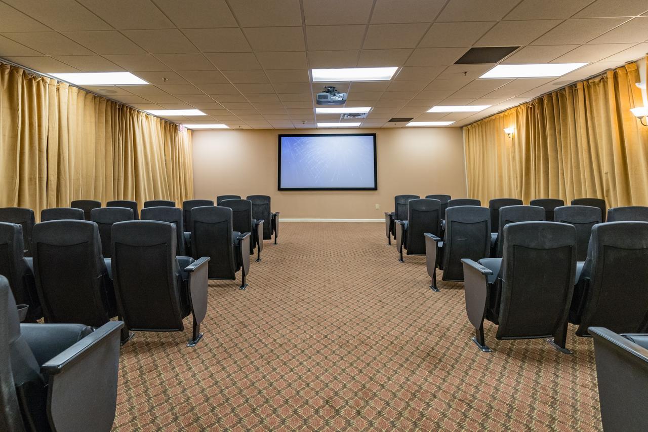 Vacation Village In The Berkshires 핸콕 외부 사진 The auditorium at the Center for BrainHealth